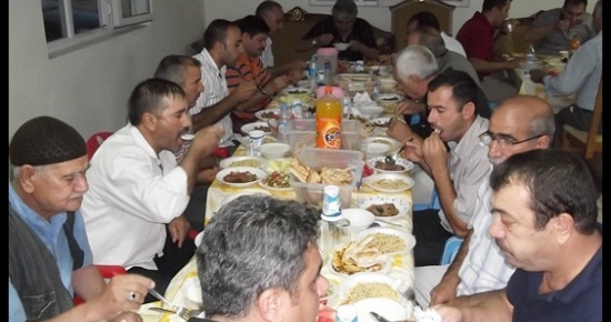 Sarıbalta iftarda biraraya geldi