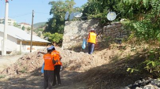 Mahallelerde Temizlik Çalışması devam ediyor