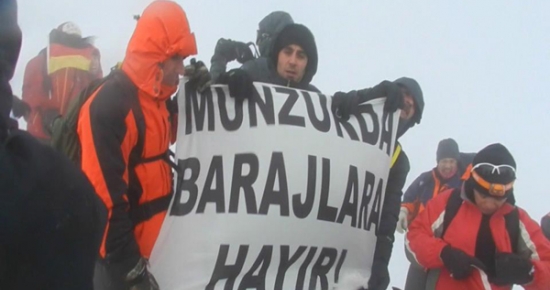 Ağrı Dağı’nın Zirvesinde Munzur’da Barajlara Hayır!