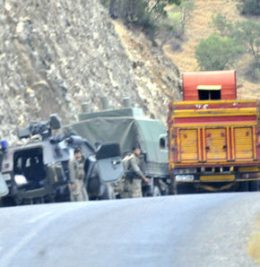 Hakkari'de askeri konvoya saldırı