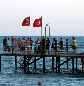 'Ölüm kalım savaşı'nı izliyorlar!