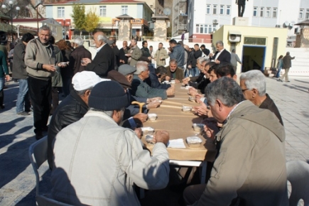 Tunceli Belediyesi Aşure Dağıttı