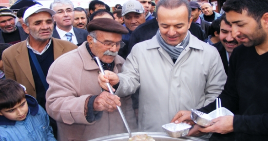 Tunceli'de aşure dağıtımı