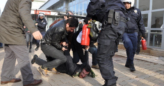 Polis’ten Öğrencilere Orantısız Güç