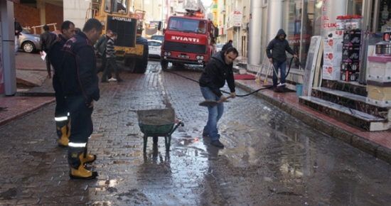 Belediye Ekipleri, Bahar Temizliğine Başladı