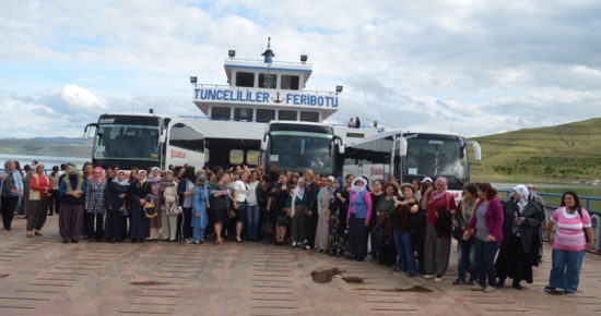 Harput’ta Anneler Günü Coşkusu