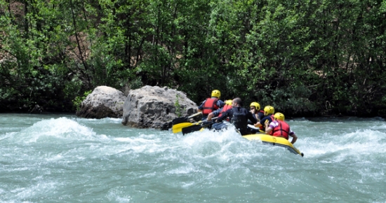 Tunceli’de rafting keyfi