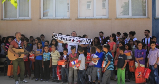 Dersim Çarşı Grubu'ndan Öğrencilere Karne Hediyesi