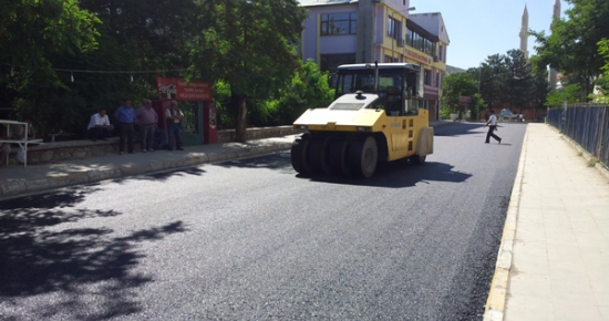 Cumhuriyet Caddesi’nde Asfaltlama Çalışması