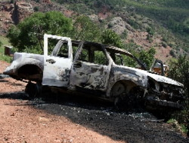 PKK Araç Yakıp Bir Kişiyi Kaçırdı