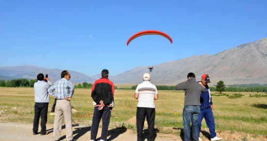 Ovacık'ta Paramotorla Uçuş Yapıldı