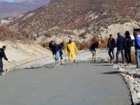 İnönü Mahallesi'nde yol yapım çalışması