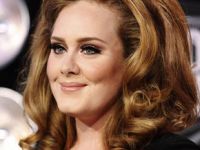 Adele, Amy Winehouse'u da geçti