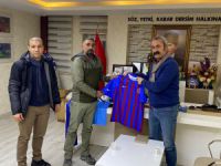 Hozatspor'a malzeme desteği