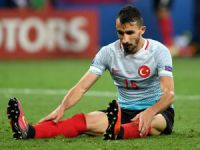 Mehmet Topal futbola rekorlarla veda etti