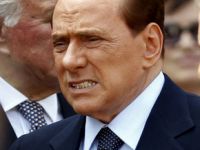 Berlusconi mahkeme kapılarında