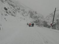 Dersim-Erzincan karayolu, çığ nedeniyle ulaşıma kapatıldı