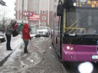 Kar yeniden İstanbul'da, TEM ulaşıma kapandı!