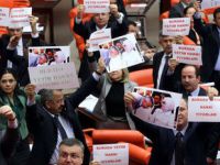 Genel Kurul'da CHP protestosu