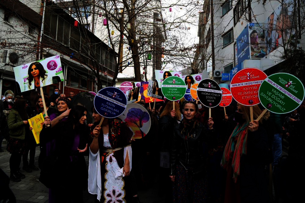 dersim’de-8-mart-dunya-emekci-kadinlar-gunu-coskuyla-kutlandi-(8).jpg