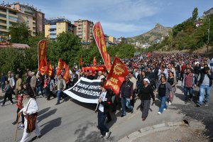 dersimli’ler-hayatini-kaybedenleri-son-yolculuklarina-ugurladi-(14).jpg