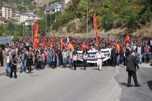 dersimli’ler-hayatini-kaybedenleri-son-yolculuklarina-ugurladi-(9).jpg