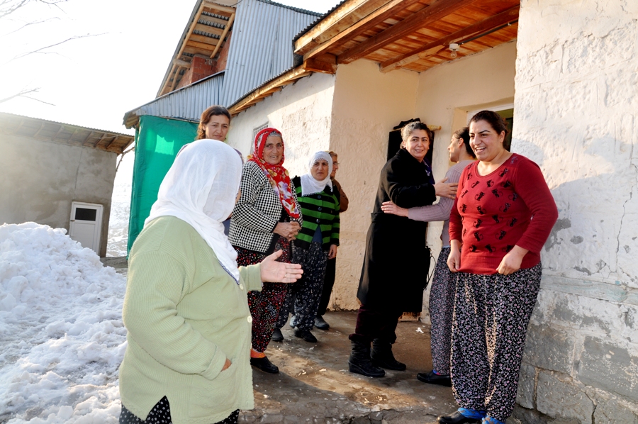 esbaskan-altin-mahalli-kadinlar-biraraya-geldi-(17).jpg