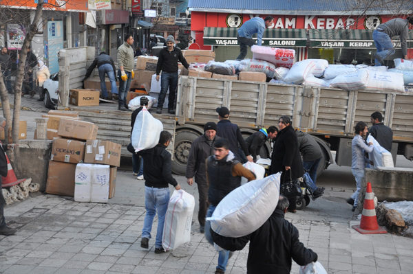 kobani-ve-sengala-yardimlar-suruyor-(4).jpg