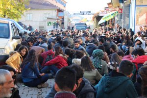 ogrencilerin-gozoaltina-alinmasi-protesto-(1).jpg