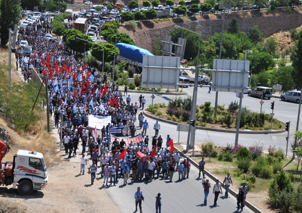 saldirida-hayatini-kaybeden-aydin,-son-yolculuguna-ugurlandi-(4).jpg